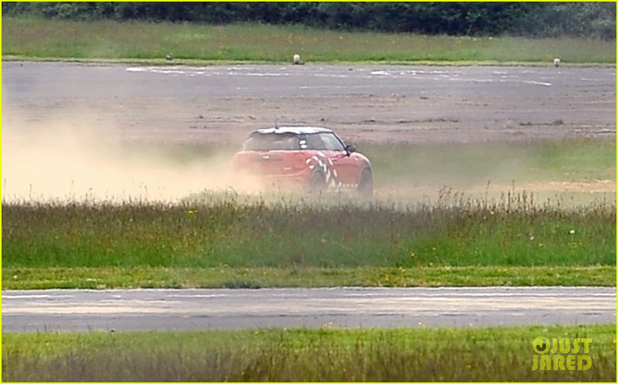 Photo damian lewis top gear filming london 20 Photo 3668706 Just