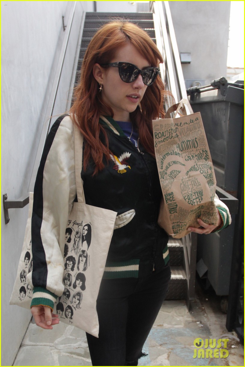 Emma Roberts Grabs Groceries After Splitting with Evan Peters Photo
