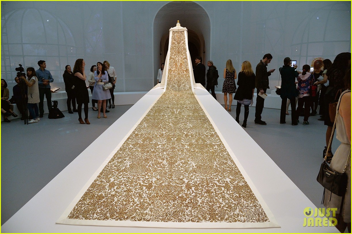 Met Gala 2016 Look Inside at the Costume Exhibit! Photo 3645836