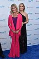 goldie hawn kate hudson love in for kids benefit 01