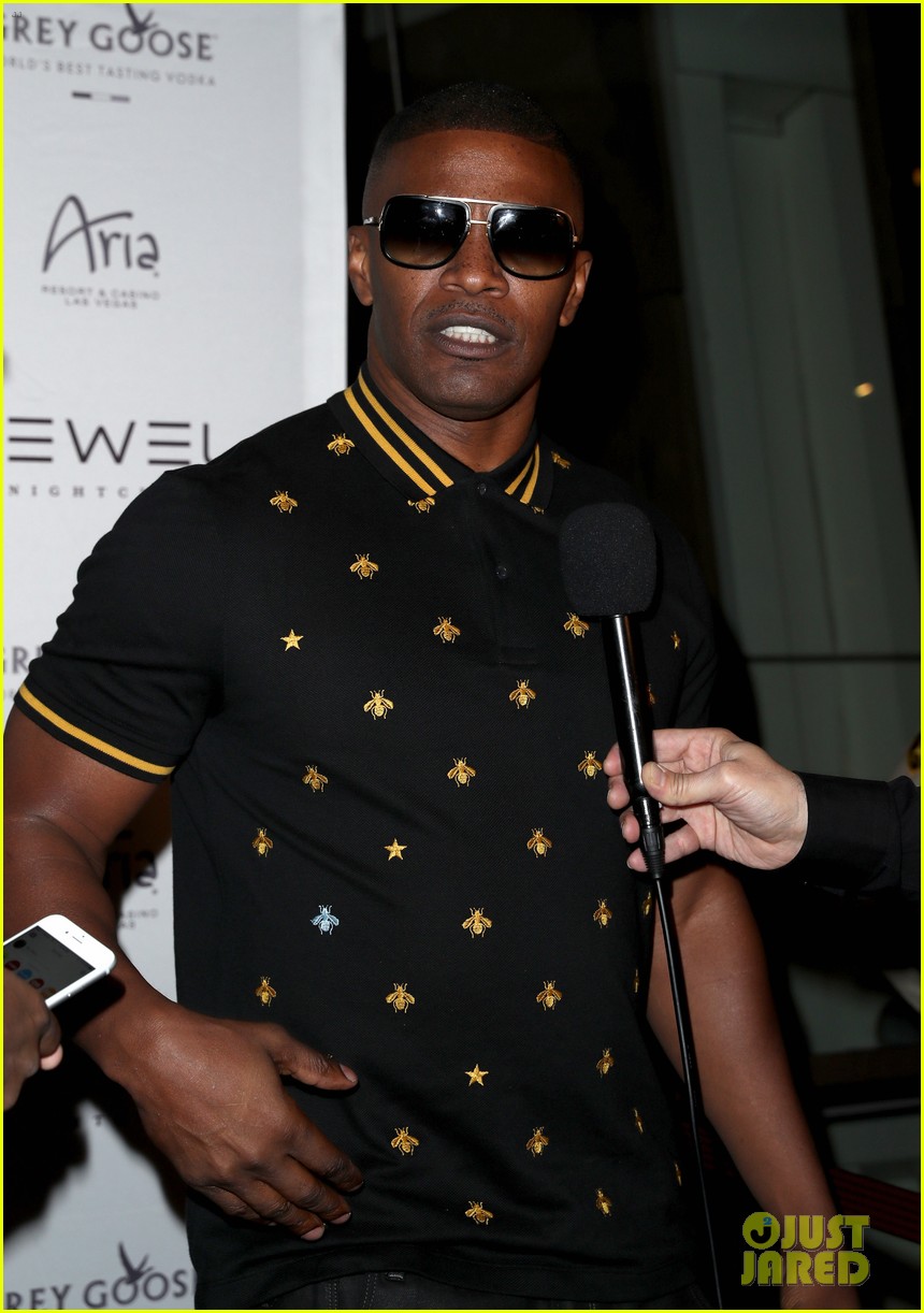 Jamie Foxx Jams on a Tiny Toy Piano in Las Vegas Photo 3661978 Jamie