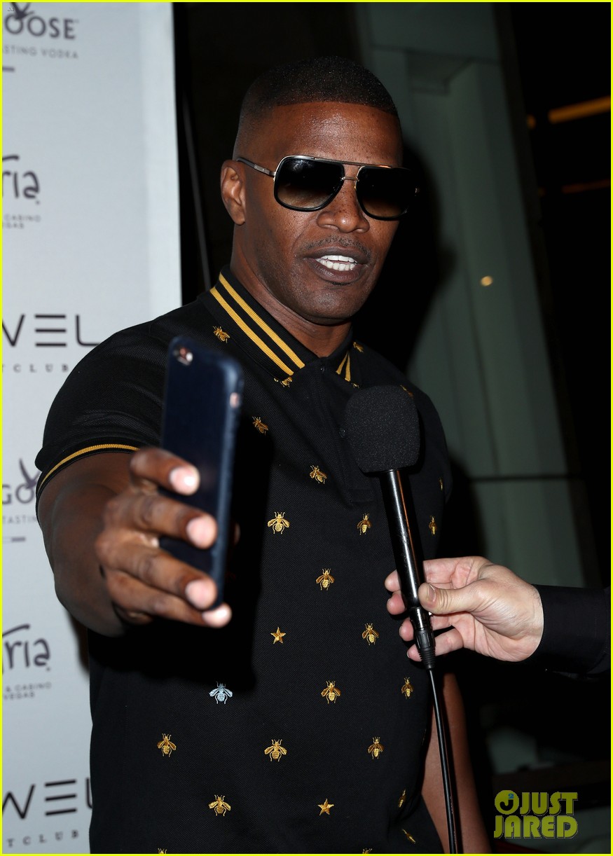 Jamie Foxx Jams on a Tiny Toy Piano in Las Vegas Photo 3661979 Jamie