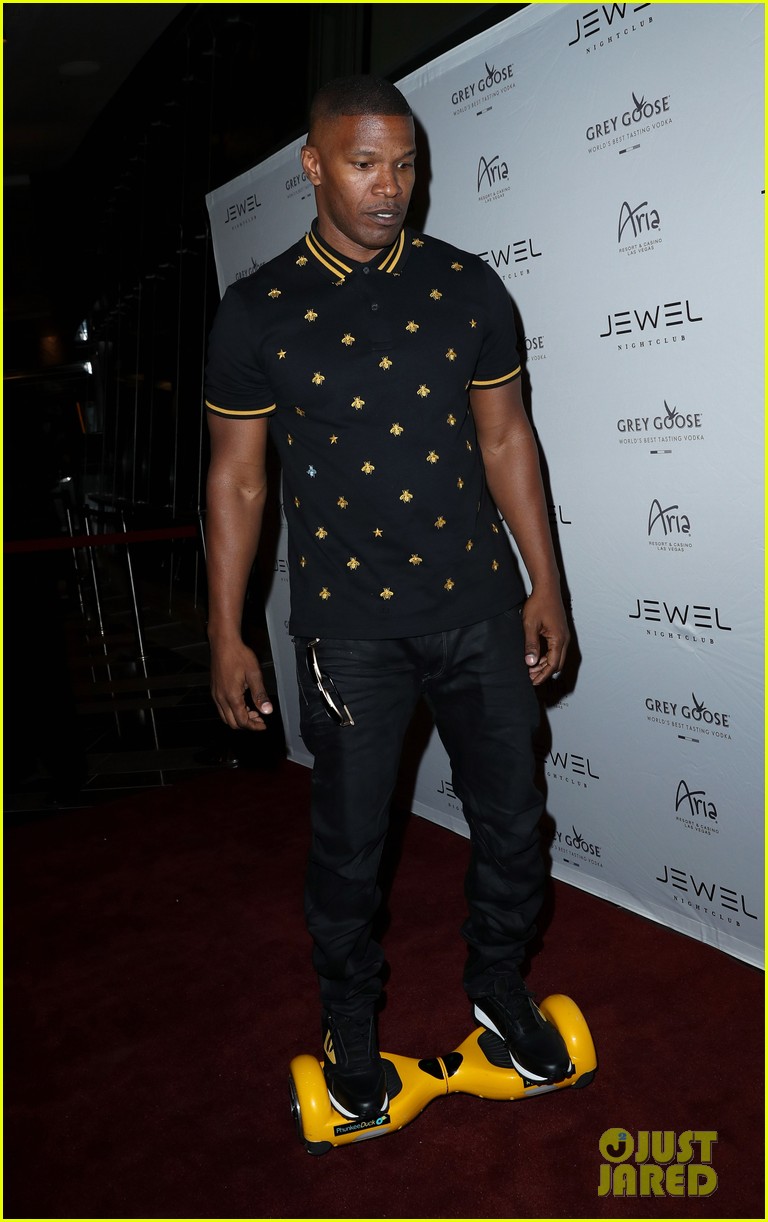 Jamie Foxx Jams on a Tiny Toy Piano in Las Vegas Photo 3661983 Jamie