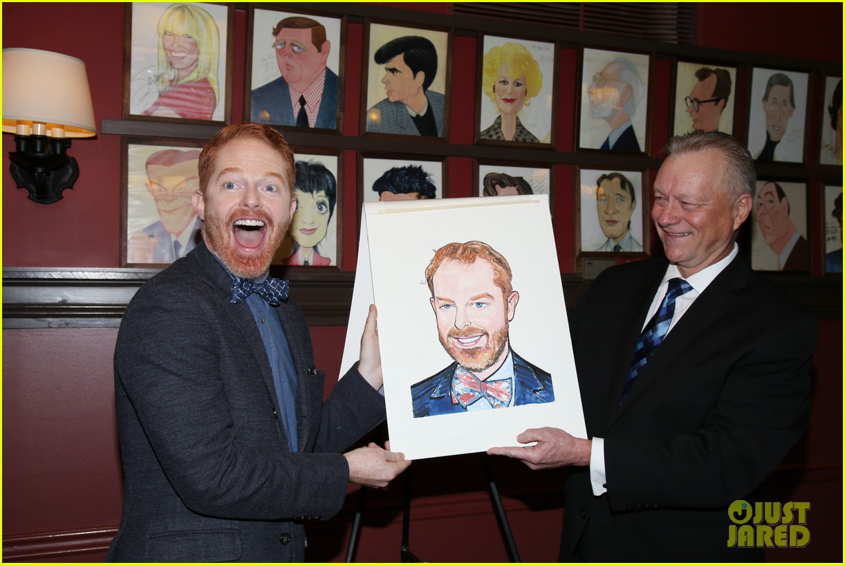 Photo: jesse tyler ferguson gets caricature at nyc sardis 02 | Photo