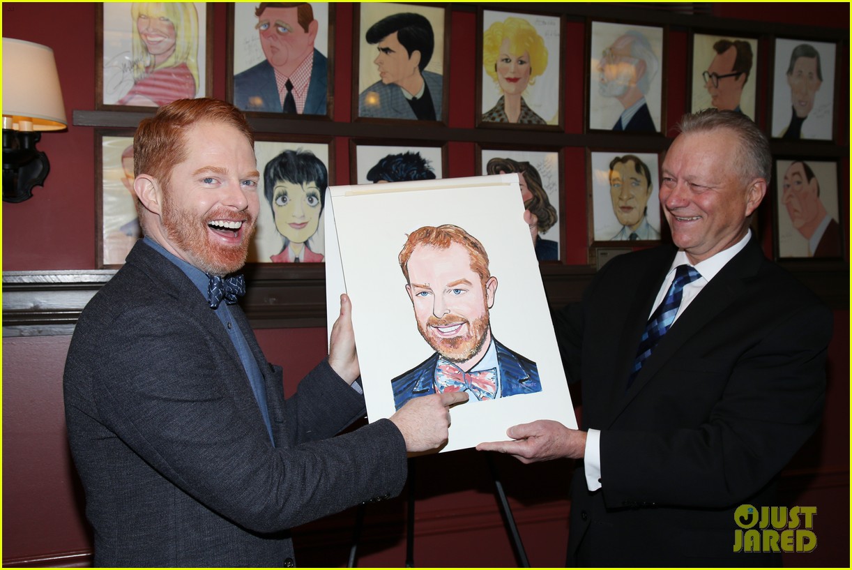 Photo: jesse tyler ferguson gets caricature at nyc sardis 07 | Photo