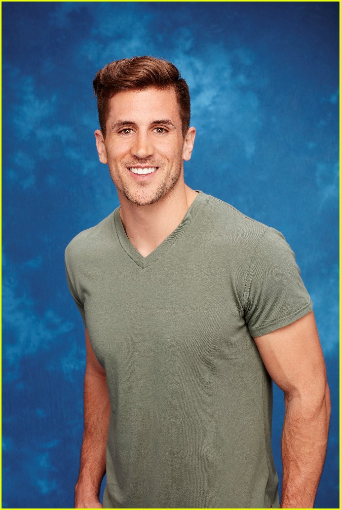 Jordan Rodgers Gets First Kiss & Impression Rose on 'The Bachelorette