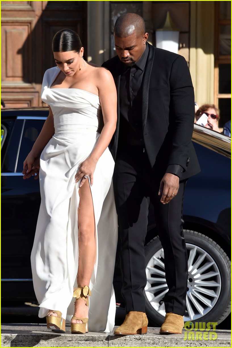 Kim Kardashian & Kanye West Make Elegant Entrance at Italian Gala