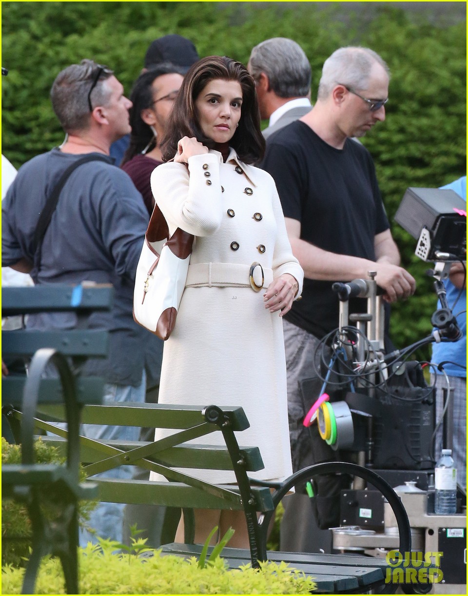 Full Sized Photo of katie holmes peacoat toronto jackie o 05 Photo(02)