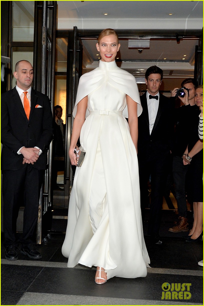 Photo: karlie kloss arrives met gala 07 | Photo 3646521 | Just Jared