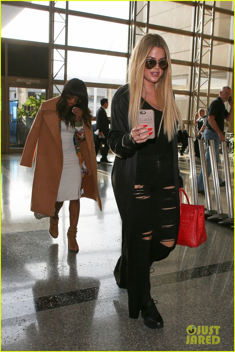 Kourtney Kardashian Soaks Up Some Sun in Swimsuit Photo 3647381