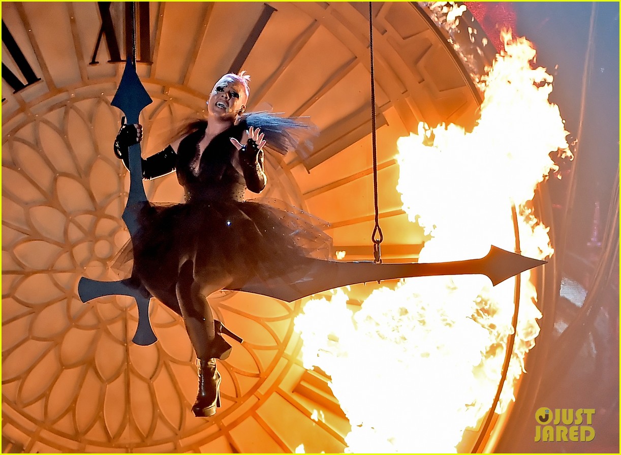 Pink's Billboard Music Awards 2016 Performance Video Watch Now
