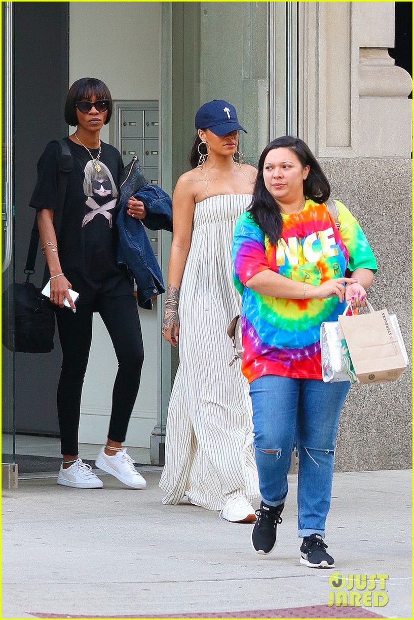 above regional Dismantle Rihanna's Latest 'Puma' Sneakers Sold Out in 35 Minutes : Photo 3667956 |  Rihanna Pictures | Just Jared