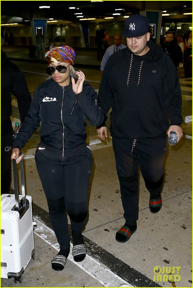 Kim & Khloe Kardashian Talk About Rob & Blac Chyna's Relationship in(02)