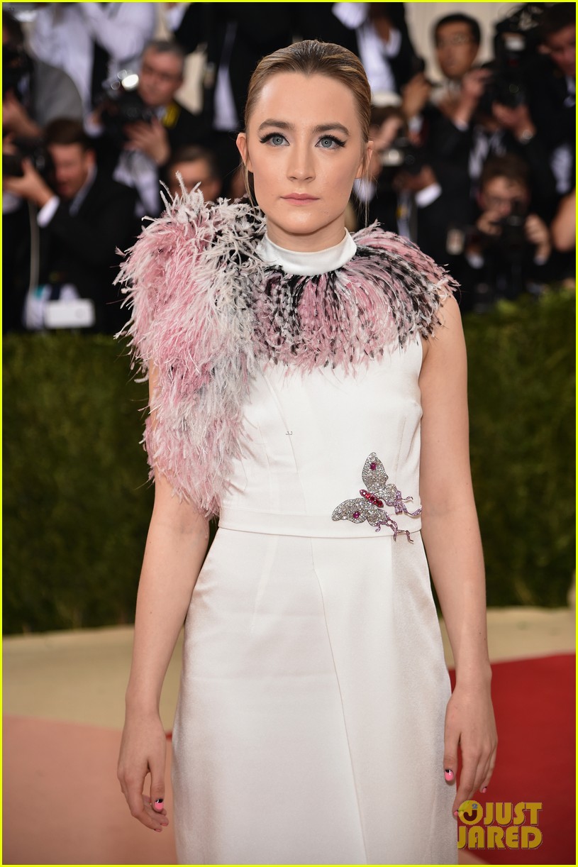 Saoirse Ronan Gets Feathery at Met Gala 2016 Photo 3646281 Saoirse