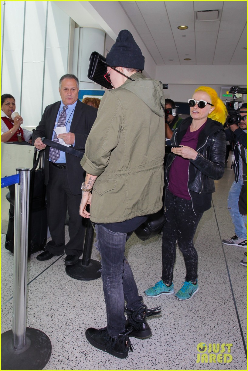 Ruby Rose Kicked Out of Restaurant for Throwing Fries Photo 3656786(02)