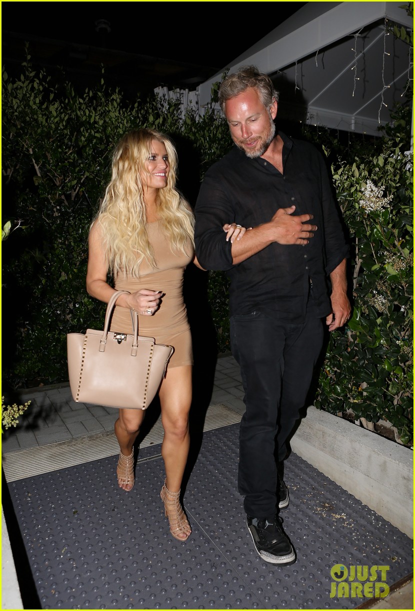 Jessica Simpson Steps Out After Teasing Her Return to Music! Photo