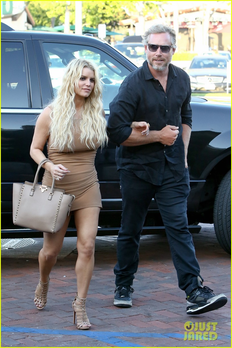 Jessica Simpson Steps Out After Teasing Her Return to Music! Photo