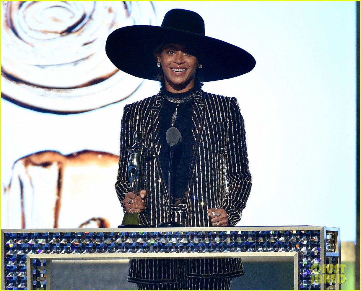 Beyonce Receives Fashion Icon Award at CFDA 2016 Photo 3675352 Beyonce Knowles Photos Just