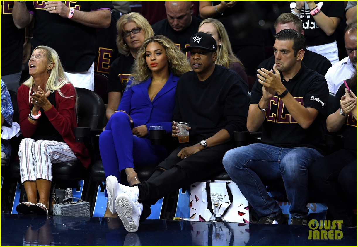 Beyonce & Jay Z Are Cute Courtside Couple at NBA Finals!: Photo