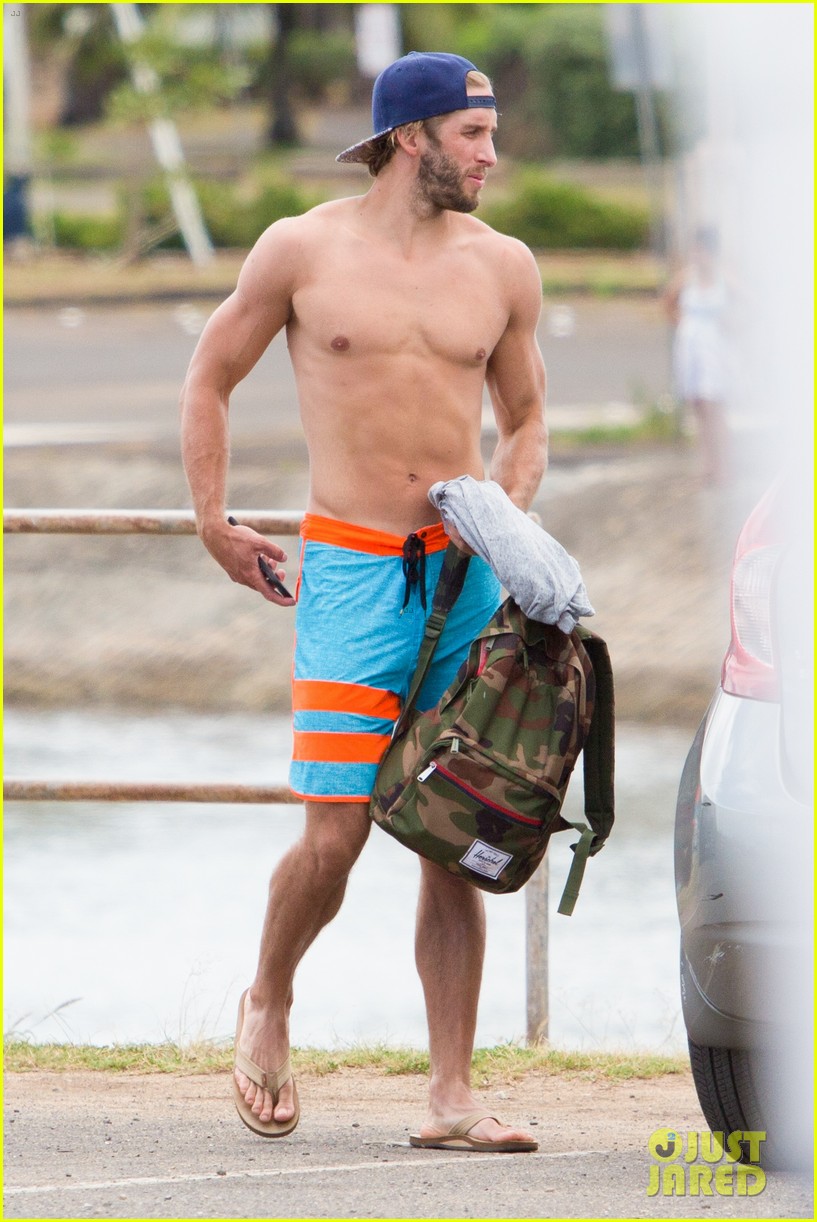 The Bachelorette's Shawn Booth Goes Shirtless in Hawaii with Fiancee