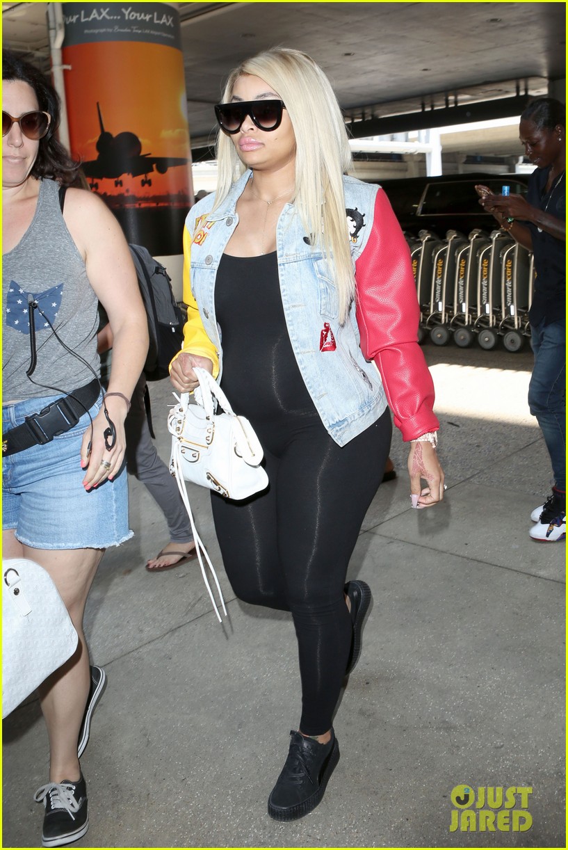 Blac Chyna Accentuates Baby Bump for Flight Out of Town: Photo 3688902