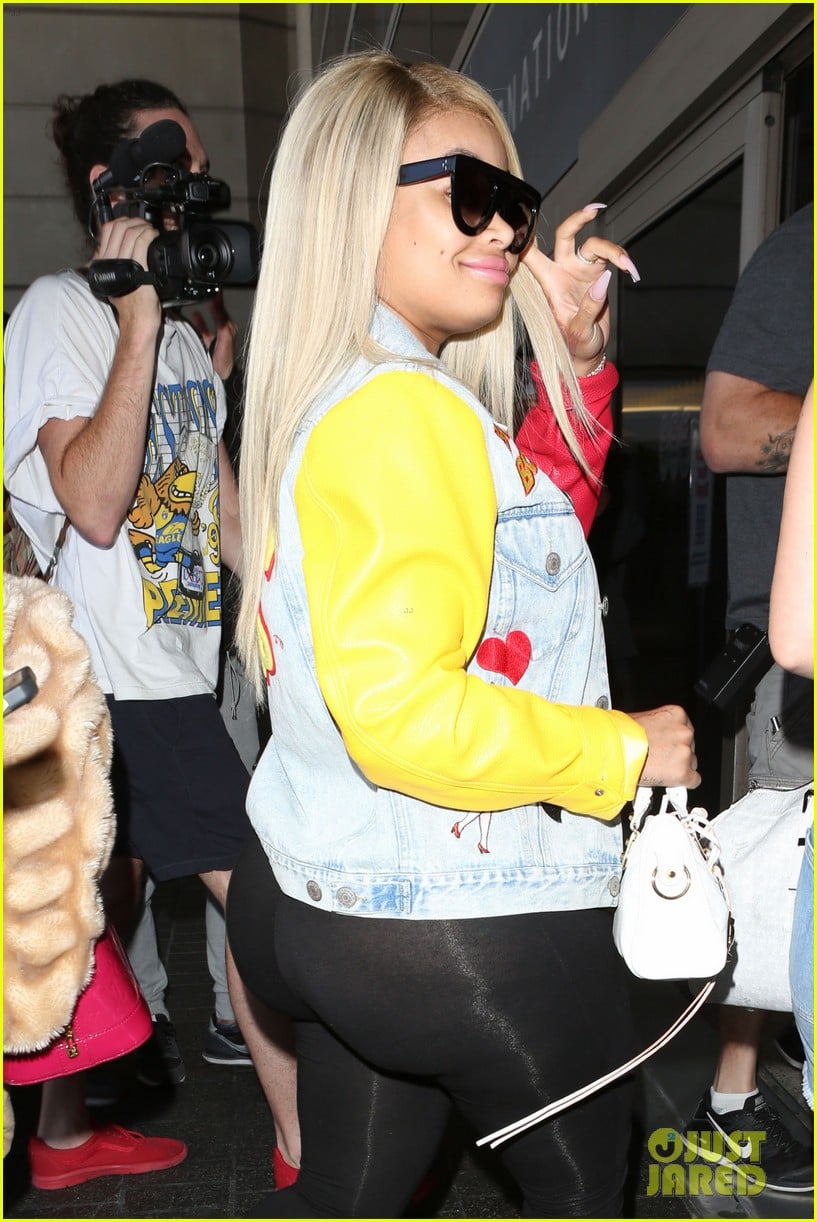 Blac Chyna Accentuates Baby Bump for Flight Out of Town: Photo 3688904