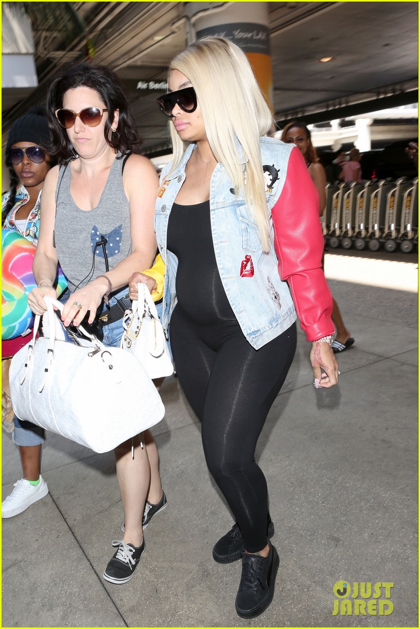 Blac Chyna Accentuates Baby Bump for Flight Out of Town: Photo 3688911