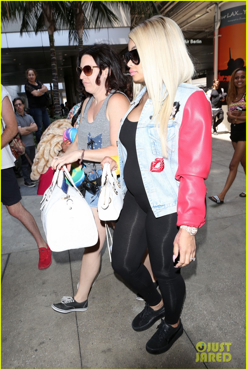 Blac Chyna Accentuates Baby Bump for Flight Out of Town: Photo 3688912