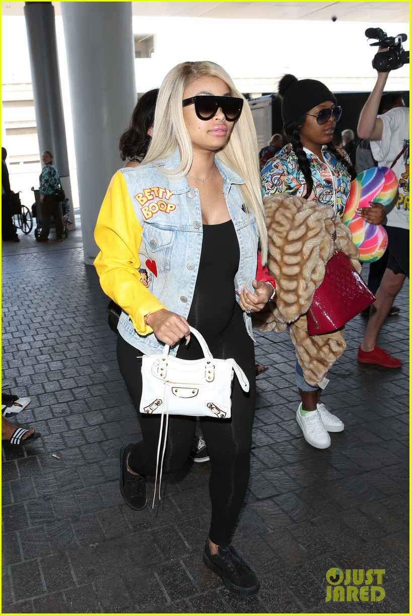 Blac Chyna Accentuates Baby Bump for Flight Out of Town: Photo 3688918