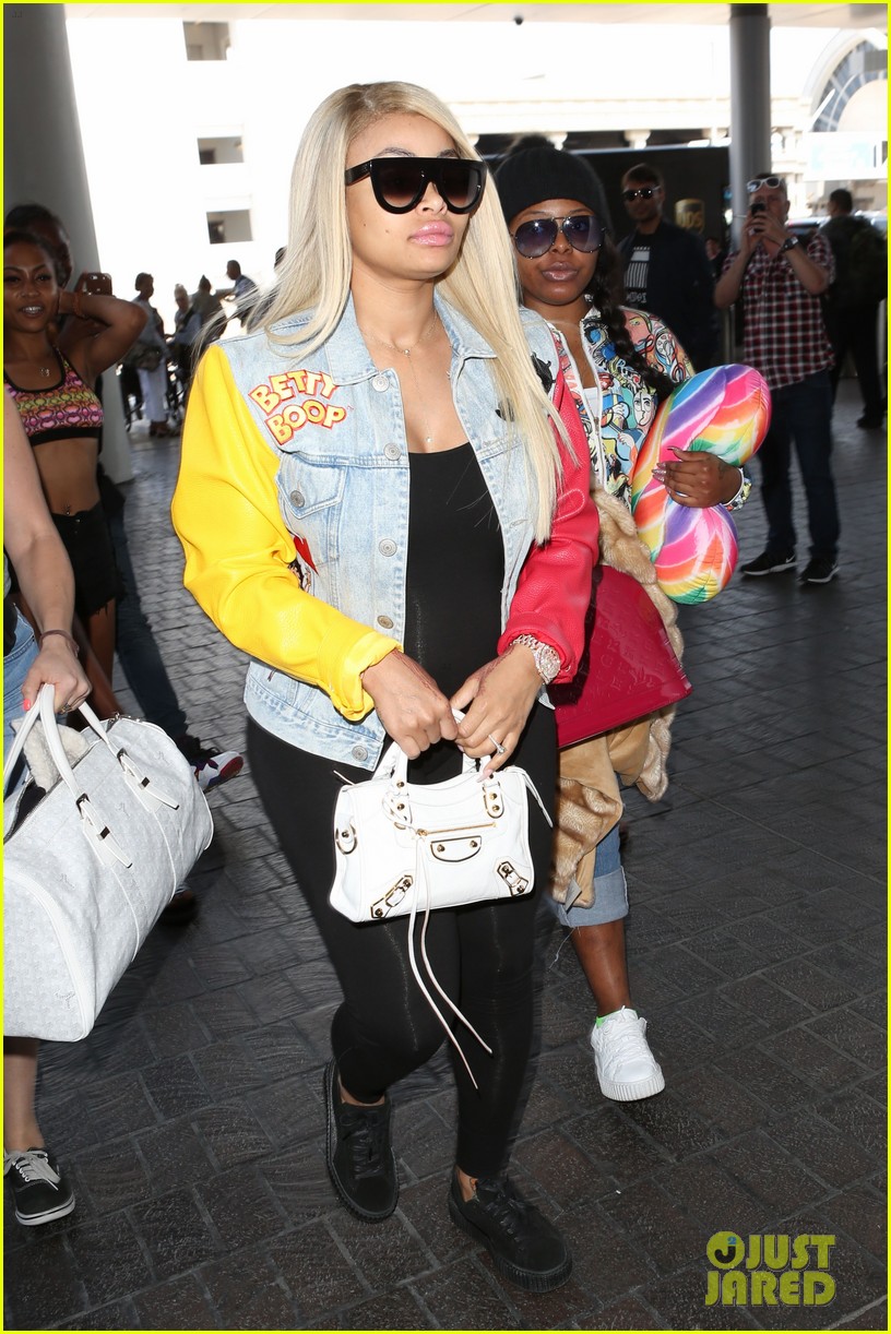 Blac Chyna Accentuates Baby Bump for Flight Out of Town: Photo 3688920