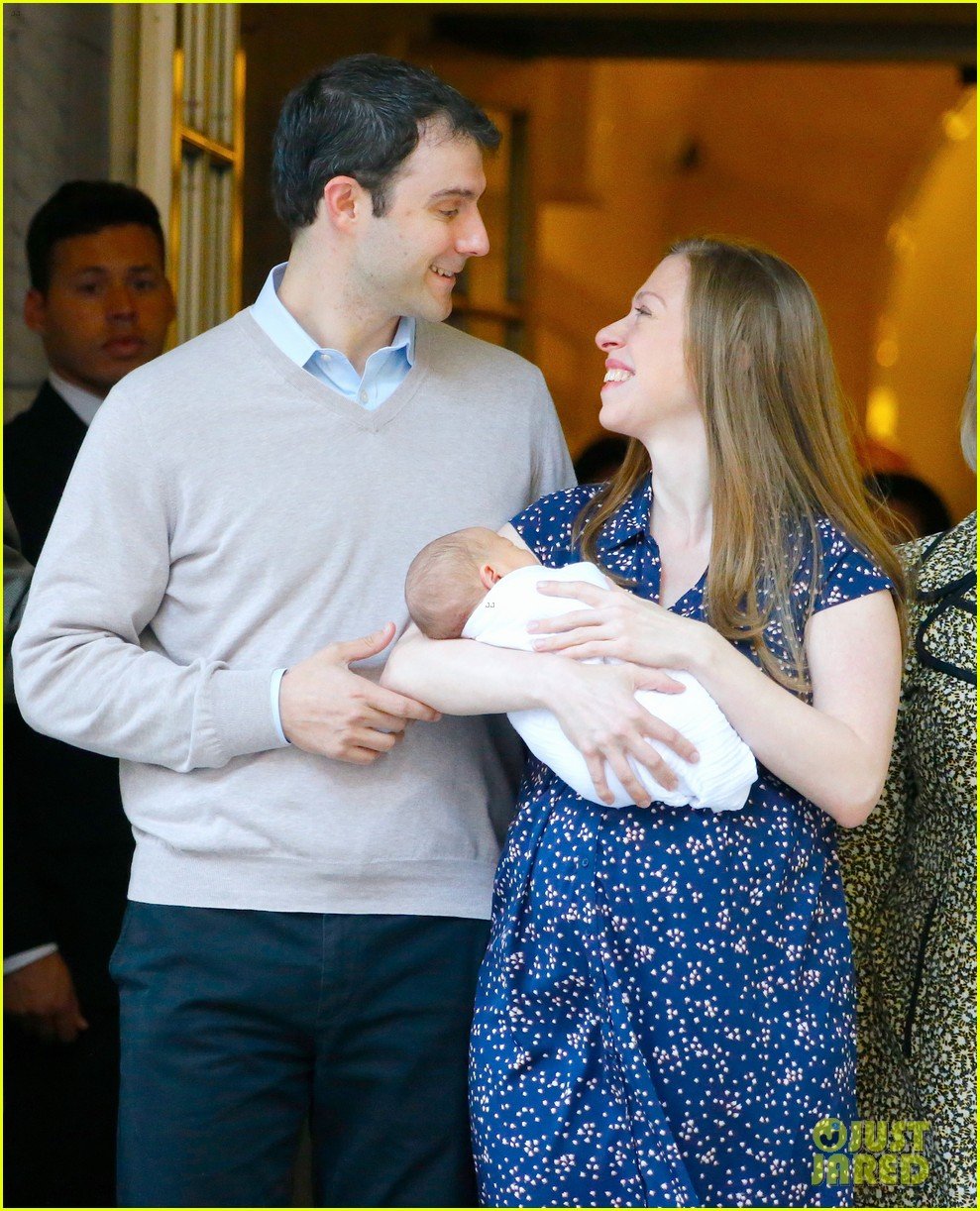 Chelsea Clinton & Family Leave Hospital with Baby Aidan! Photo 3687438(02)