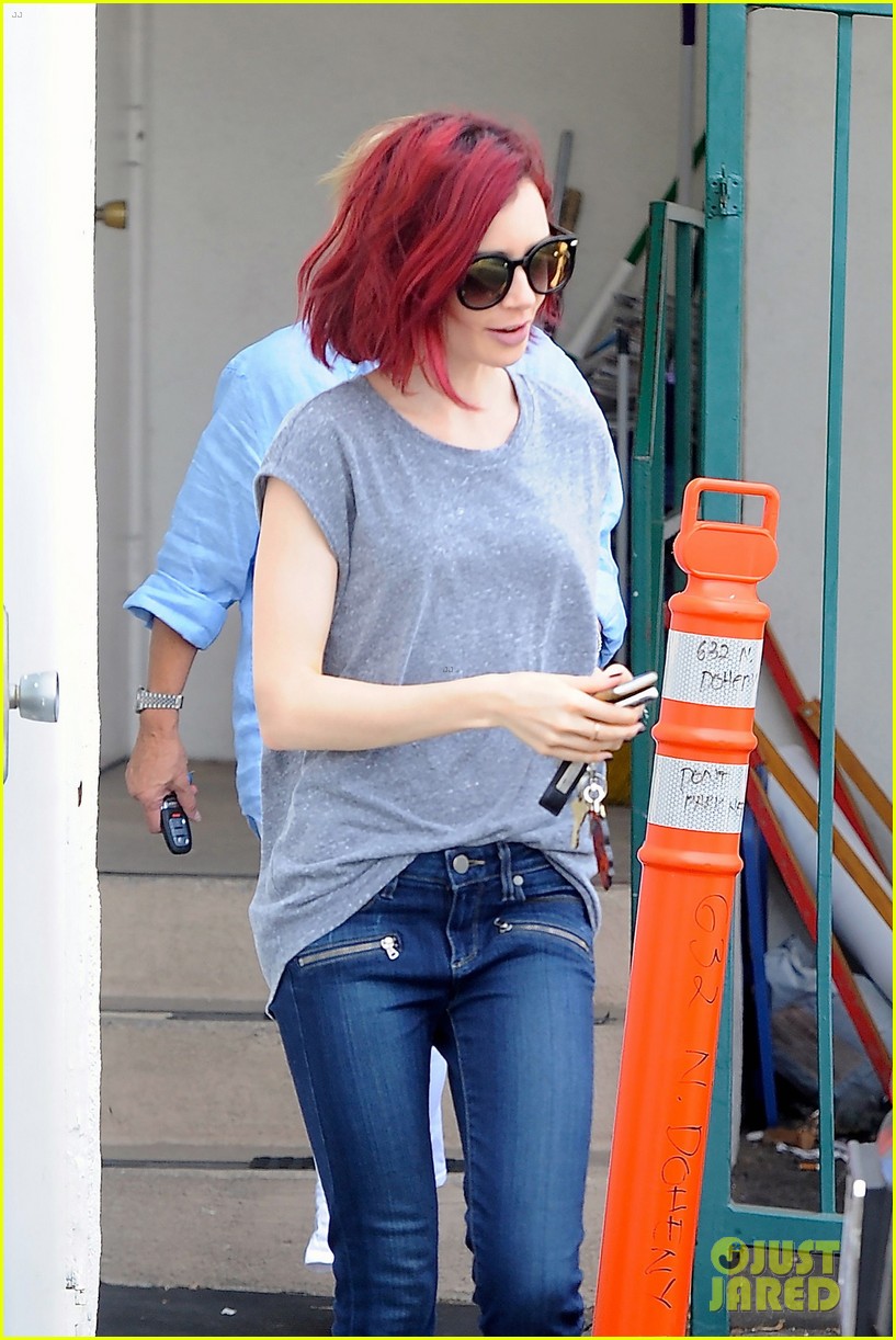 Lily Collins Co Star Matt Bomer Compares Her To Audrey Hepburn Elizabeth Taylor Photo Lily Collins Pictures Just Jared