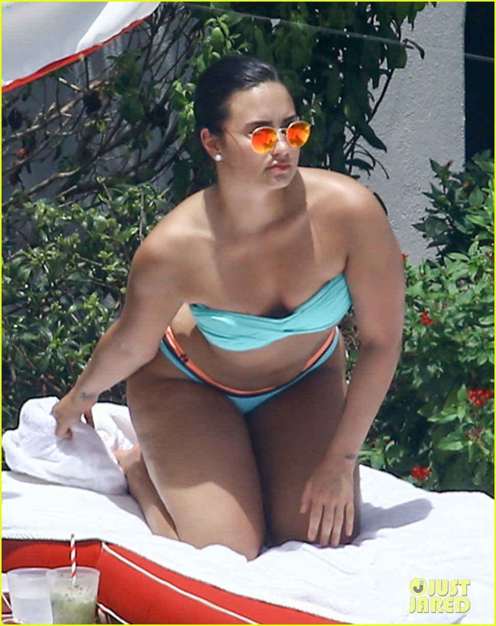 mechanisch Goederen spreiding Demi Lovato Enjoys Bikini-Clad Day Off By the Pool in Miami: Photo 3695848  | Bikini, Demi Lovato Photos | Just Jared: Entertainment News