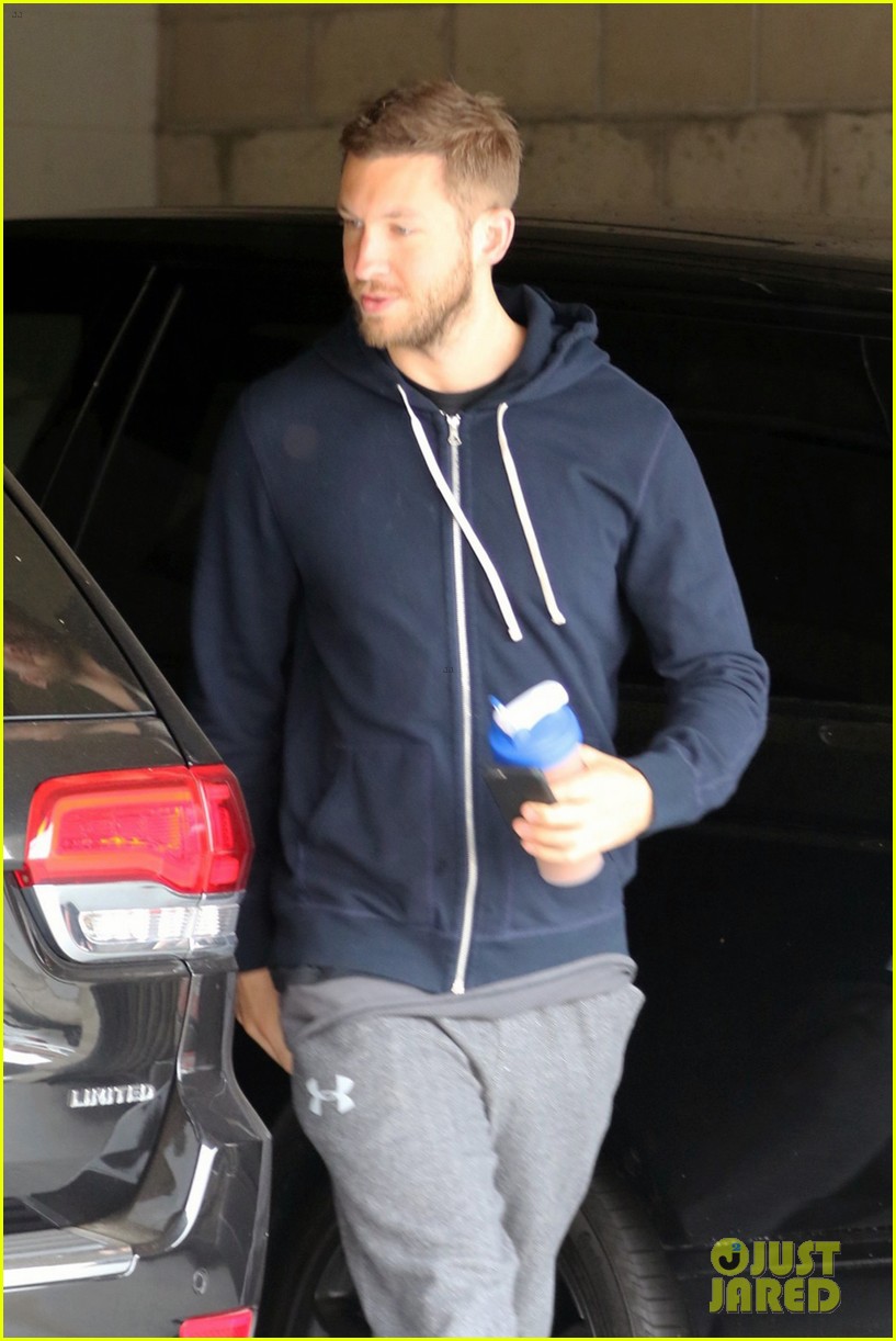 Calvin Harris Return to Los Angeles After Quick Vegas Stop Photo