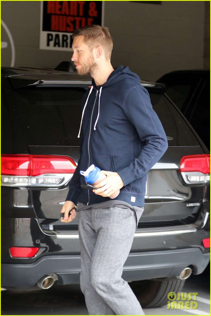 Calvin Harris Return to Los Angeles After Quick Vegas Stop Photo