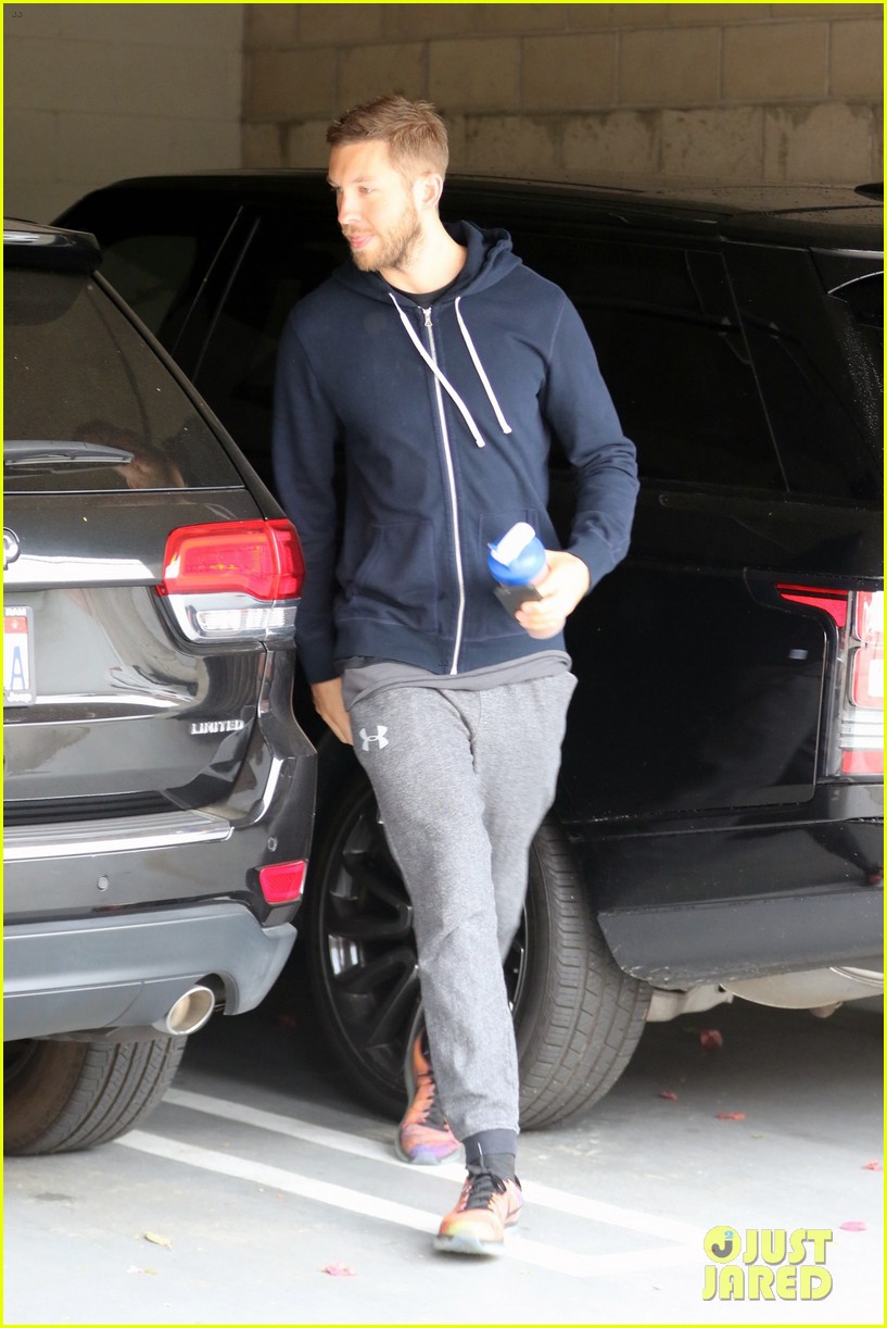 Calvin Harris Return to Los Angeles After Quick Vegas Stop Photo
