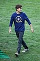 tom holland wears school sweatshirt on spider man homecoming set 18