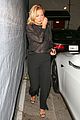 kate hudson steps out for dinner after vacation with amy schumer 13