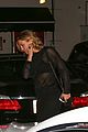 kate hudson steps out for dinner after vacation with amy schumer 15