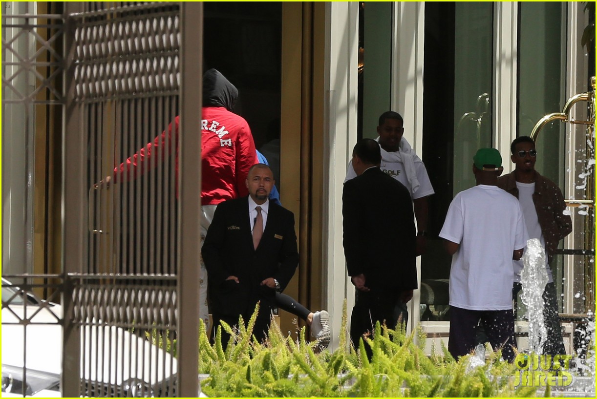 Kendall Jenner Hangs Out With Rumored Beau Jordan Clarkson Photo