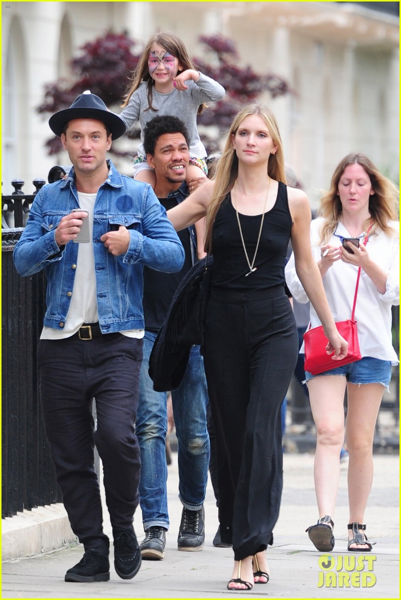 Jude Law & Girlfriend Phillipa Coan Take a Casual London Stroll jude la...