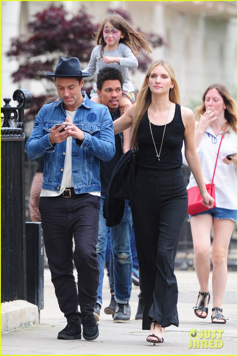 Jude Law & Girlfriend Phillipa Coan Take a Casual London Stroll. jude l...