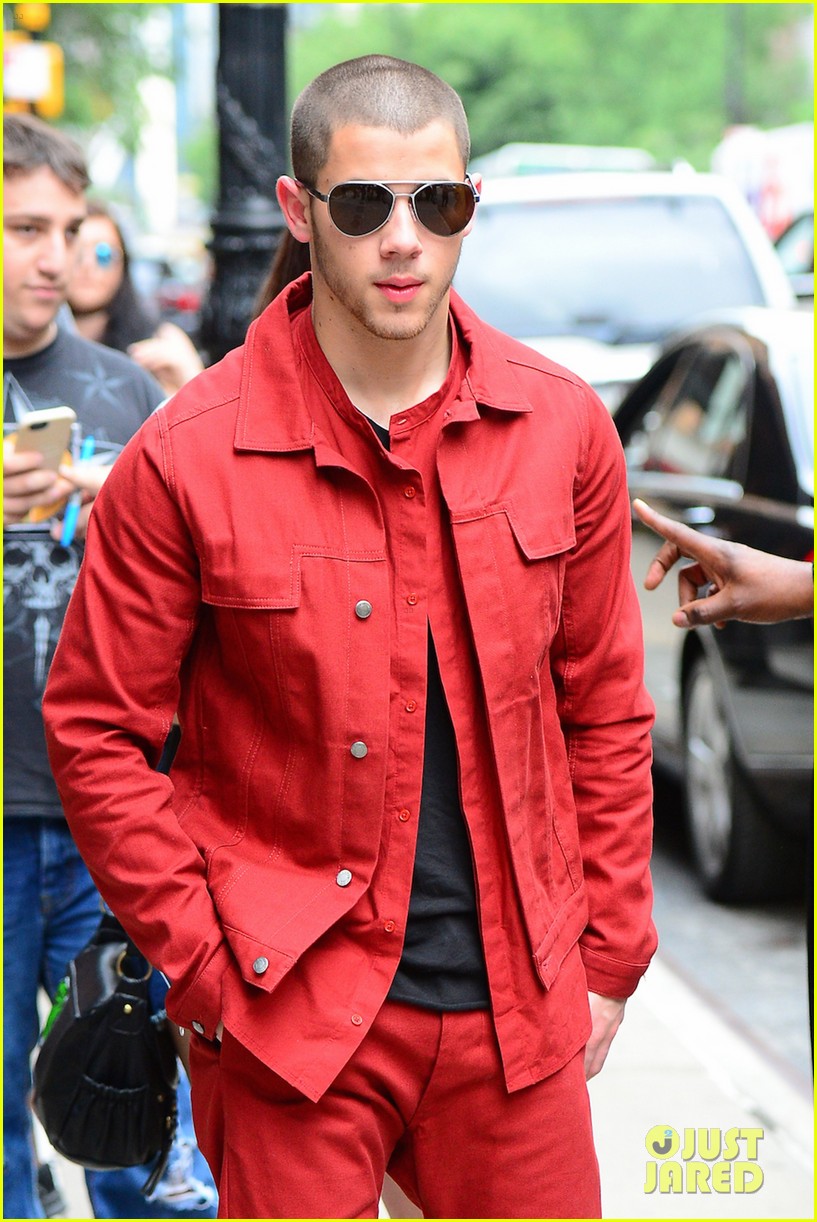 Photo nick jonas red suit aol build appearance 06 Photo 3684332 Just Jared Entertainment News