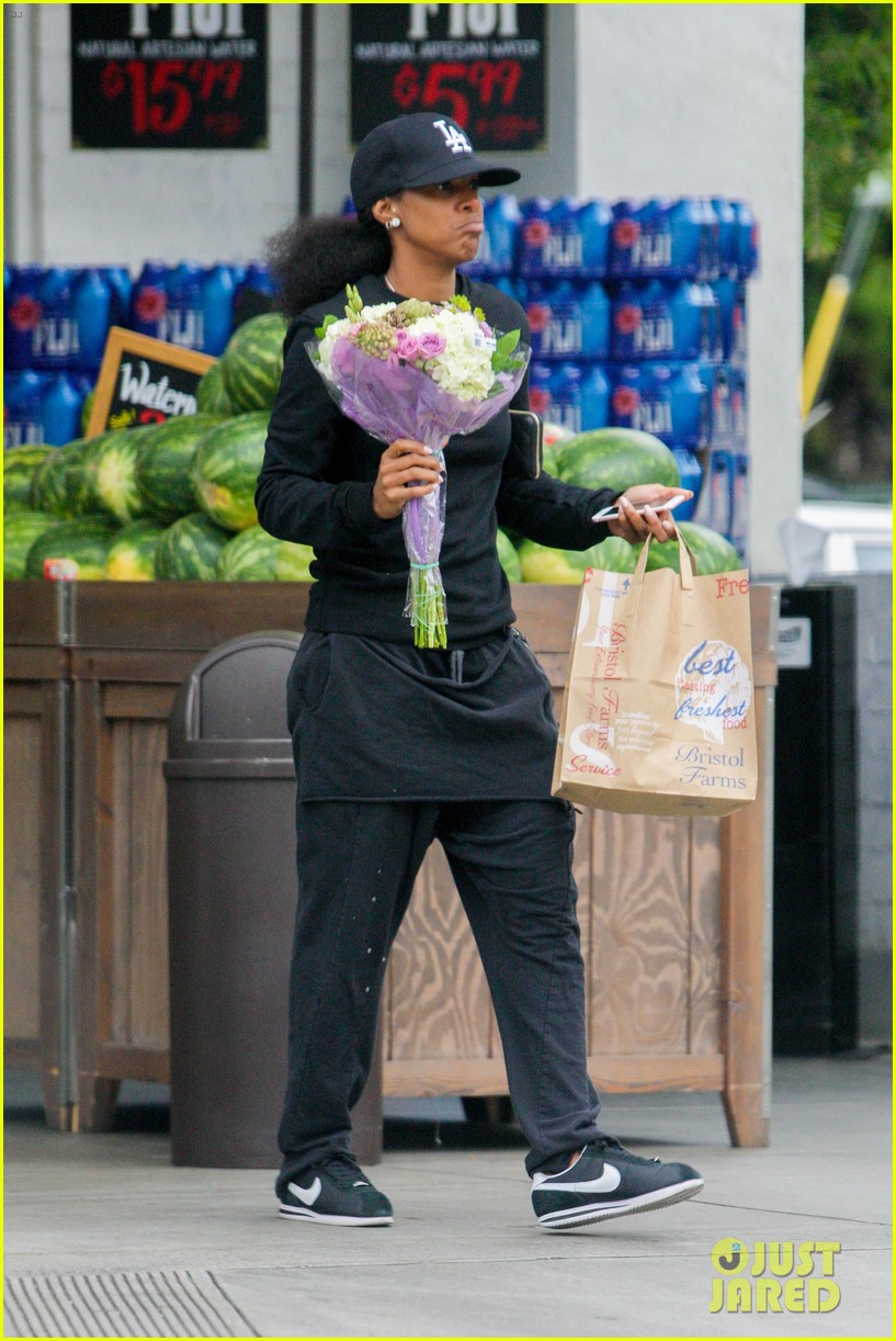 Kelly Rowland Stops & Smells the Flowers Photo 3670755 Kelly Rowland