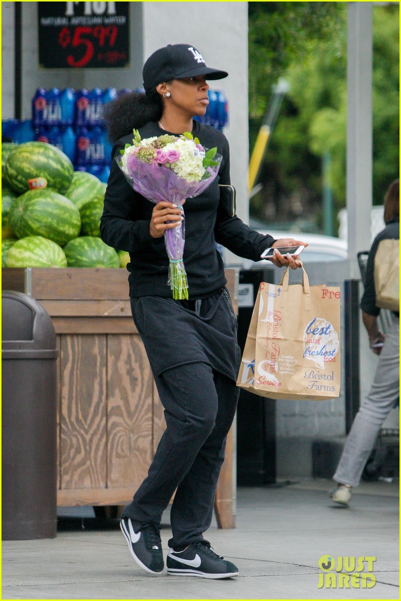 Kelly Rowland Stops & Smells the Flowers Photo 3670760 Kelly Rowland