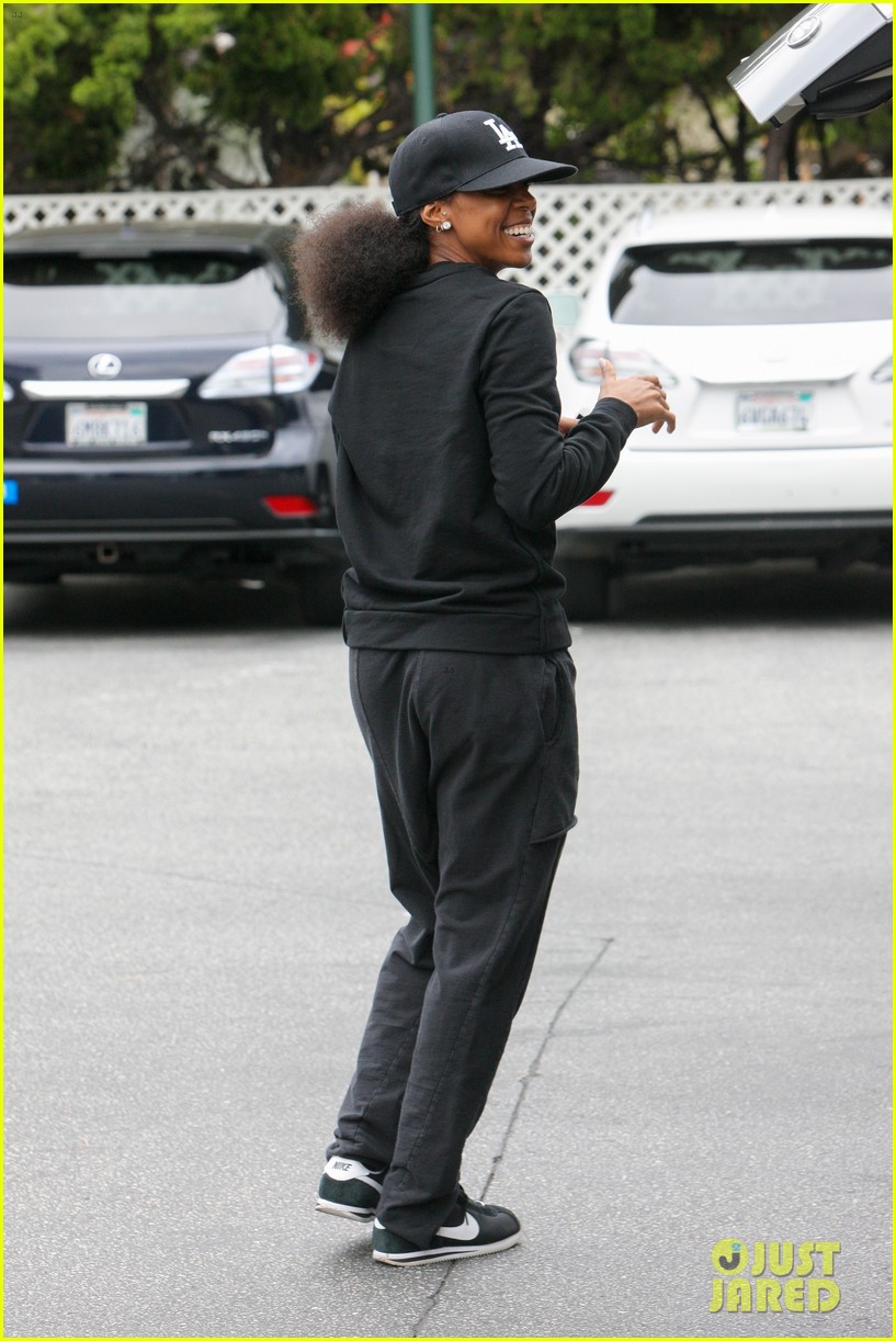 Kelly Rowland Stops & Smells the Flowers Photo 3670777 Kelly Rowland