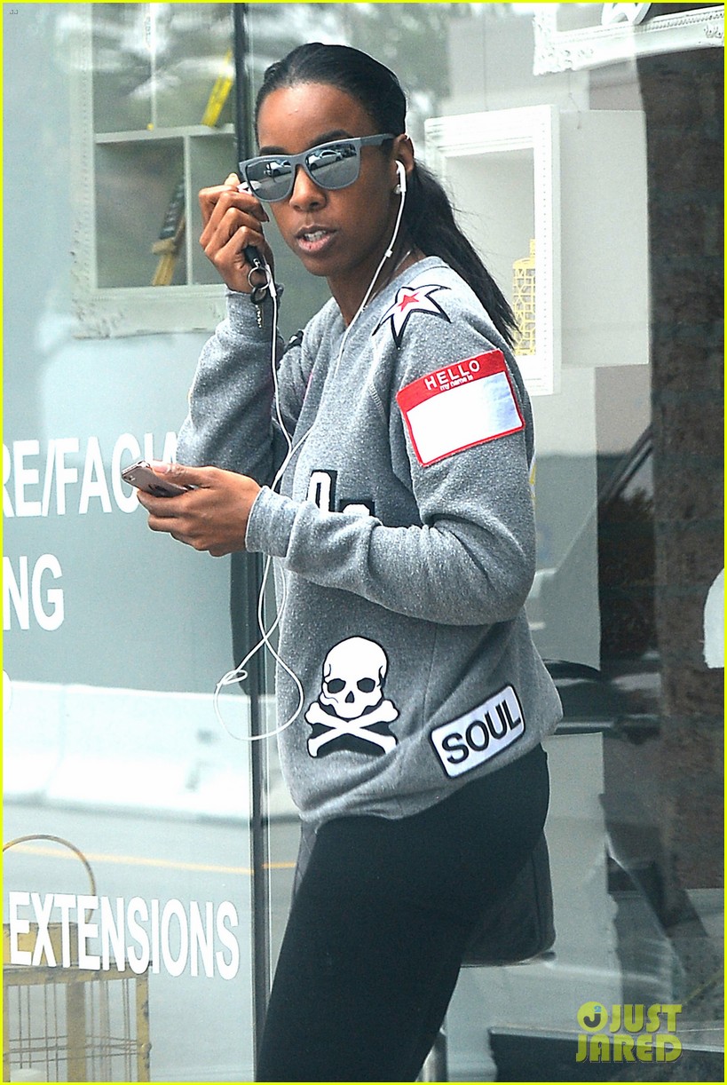 Kelly Rowland Stops & Smells the Flowers Photo 3670780 Kelly Rowland