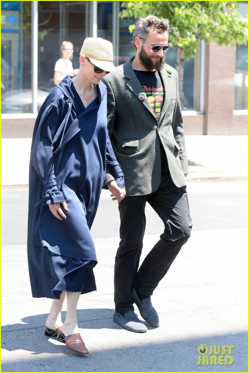 Tilda Swinton & Partner Sandro Kopp Hold Hands in NYC Photo 3677062