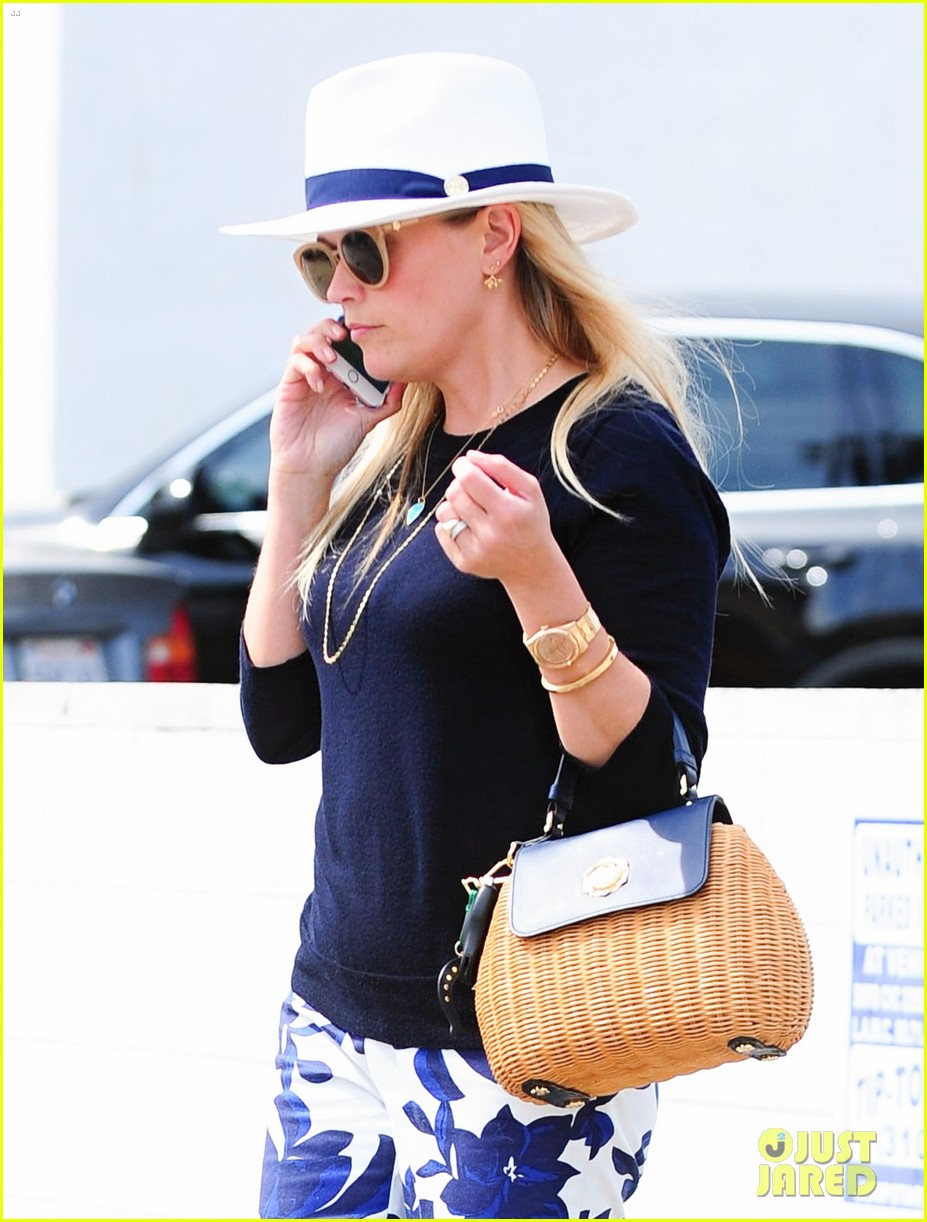 Reese Witherspoon Celebrates Her Son Deacon's Graduation! Photo