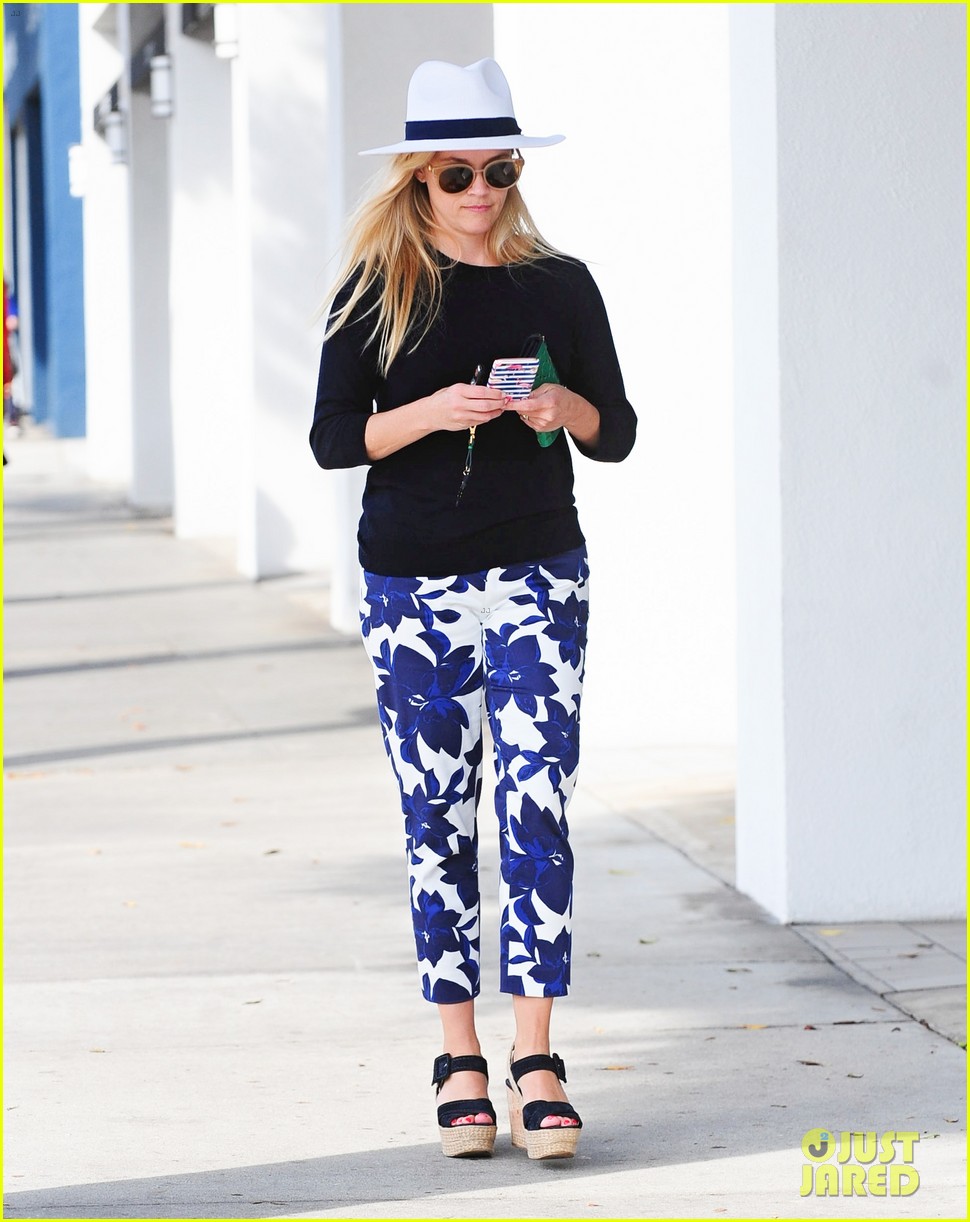 Reese Witherspoon Celebrates Her Son Deacon's Graduation! Photo